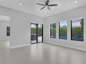5952 W Brookfield Cir W, Hollywood FL 33312