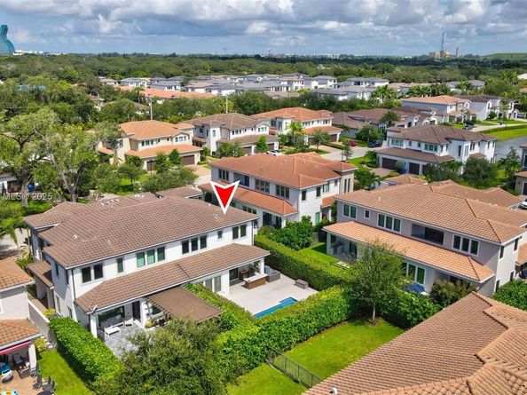 5952 W Brookfield Cir W, Hollywood FL 33312