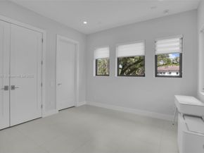 5952 W Brookfield Cir W, Hollywood FL 33312