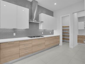 5952 W Brookfield Cir W, Hollywood FL 33312
