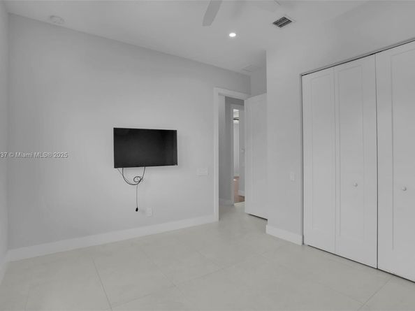 5952 W Brookfield Cir W, Hollywood FL 33312