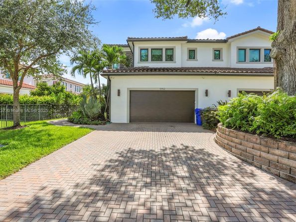 5952 W Brookfield Cir W, Hollywood FL 33312