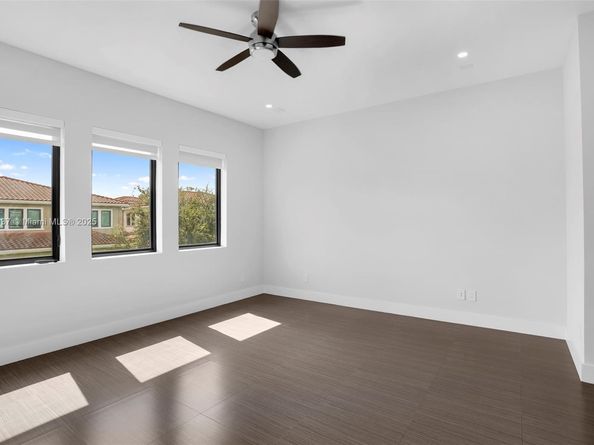 5952 W Brookfield Cir W, Hollywood FL 33312