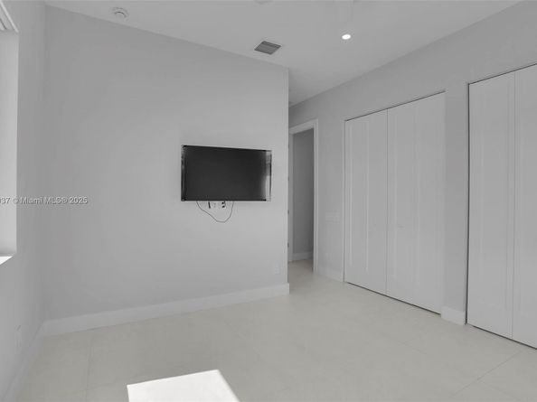 5952 W Brookfield Cir W, Hollywood FL 33312
