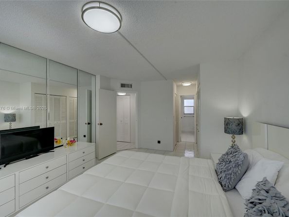 3654 Via Poinciana 502, Lake Worth FL 33467