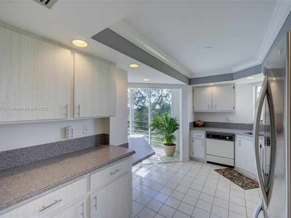 3654 Via Poinciana 502, Lake Worth FL 33467