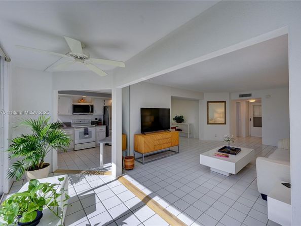 3654 Via Poinciana 502, Lake Worth FL 33467