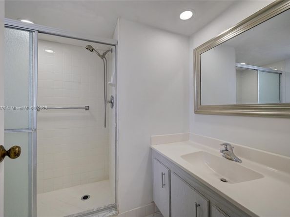 3654 Via Poinciana 502, Lake Worth FL 33467