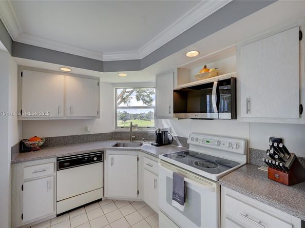 3654 Via Poinciana 502, Lake Worth FL 33467