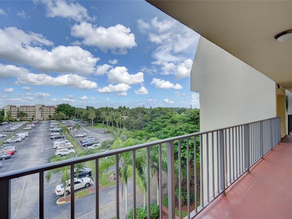 3654 Via Poinciana 502, Lake Worth FL 33467