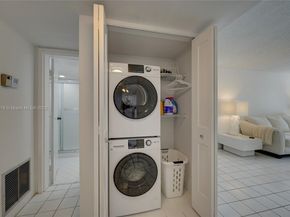 3654 Via Poinciana 502, Lake Worth FL 33467