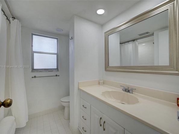 3654 Via Poinciana 502, Lake Worth FL 33467