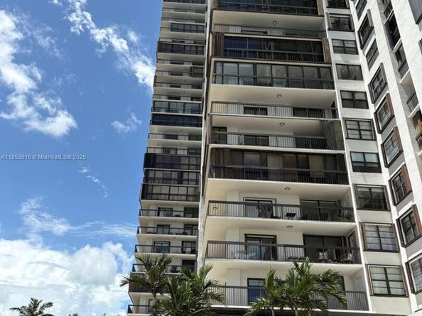 2333 Brickell Ave 2607, Miami FL 33129