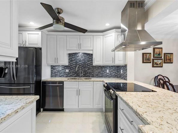 329 SE 3rd St 405P, Hallandale Beach FL 33009