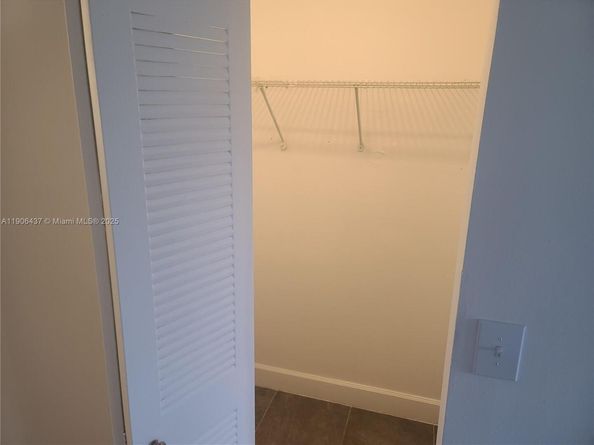 7195 NW 179th St 212, Hialeah FL 33015