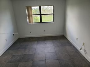 7195 NW 179th St 212, Hialeah FL 33015