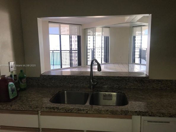 540 Brickell Key Dr 1706, Miami FL 33131