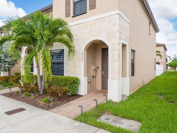 10547 W 34th Ct, Hialeah FL 33018