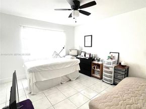 408 Lakeview Dr 102, Weston FL 33326