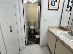 408 Lakeview Dr 102, Weston FL 33326