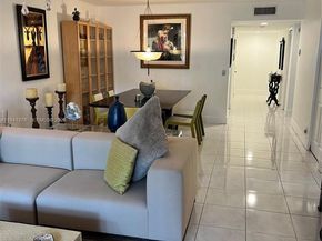 408 Lakeview Dr 102, Weston FL 33326