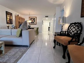 408 Lakeview Dr 102, Weston FL 33326