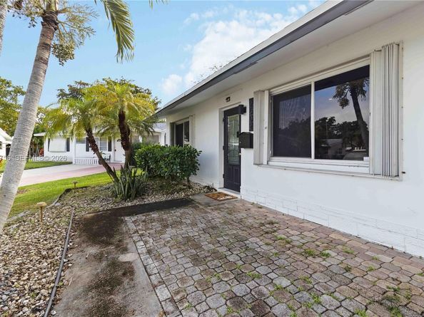 2502 NW 48th St, Tamarac FL 33309