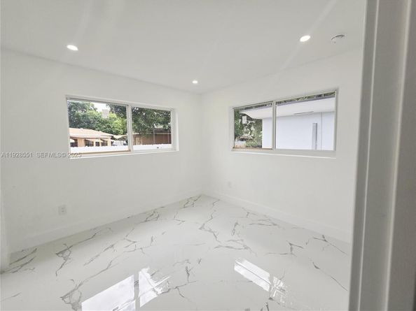 2530 NW 111th St, Miami FL 33167