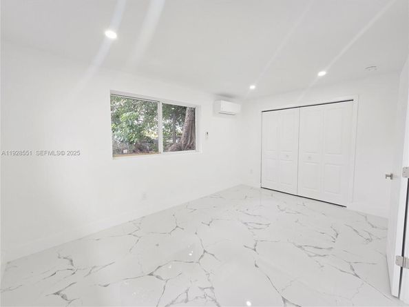 2530 NW 111th St, Miami FL 33167