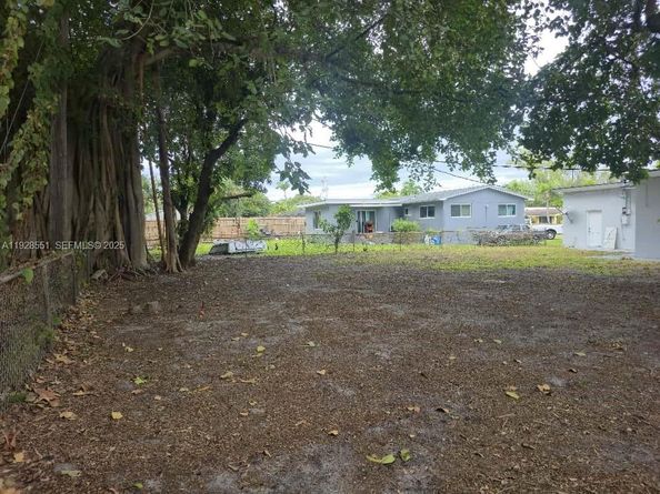 2530 NW 111th St, Miami FL 33167