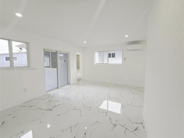 2530 NW 111th St, Miami FL 33167