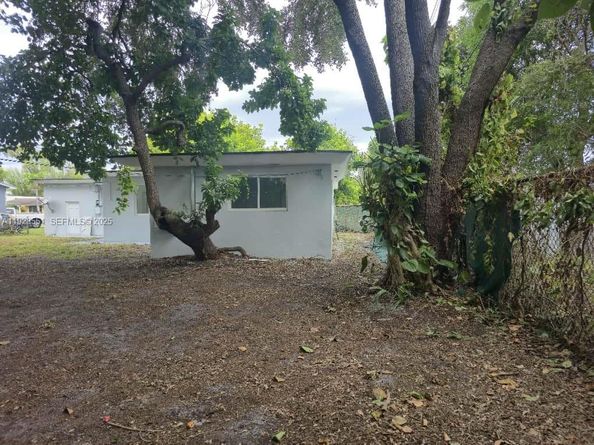 2530 NW 111th St, Miami FL 33167
