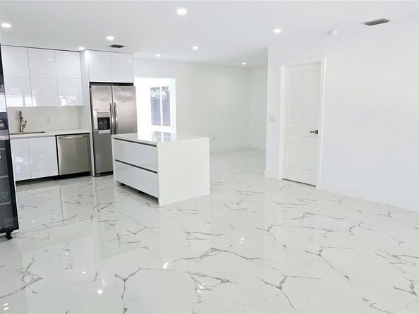 2530 NW 111th St, Miami FL 33167