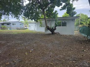 2530 NW 111th St, Miami FL 33167