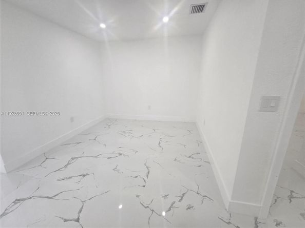 2530 NW 111th St, Miami FL 33167