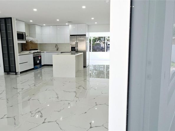 2530 NW 111th St, Miami FL 33167