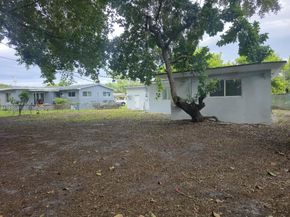 2530 NW 111th St, Miami FL 33167