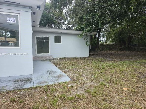 2530 NW 111th St, Miami FL 33167