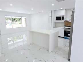 2530 NW 111th St, Miami FL 33167