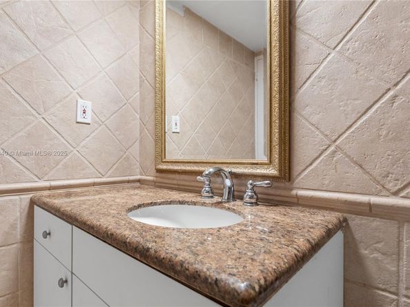 5700 Collins 10D, Miami Beach FL 33140