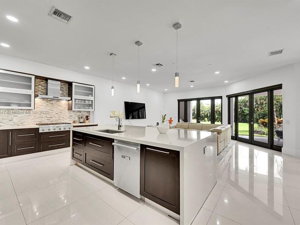 11231 NW 19th Ct, Plantation FL 33323