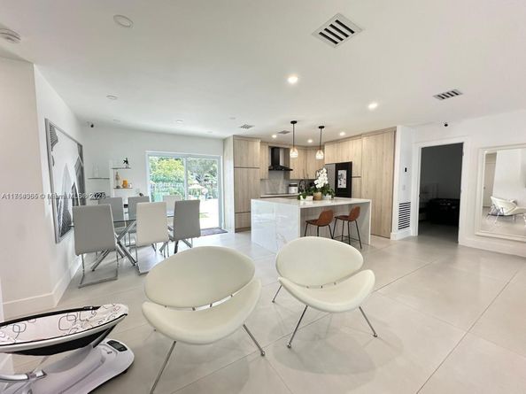 8320 Taft St, Pembroke Pines FL 33024