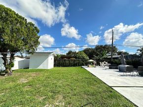 8320 Taft St, Pembroke Pines FL 33024