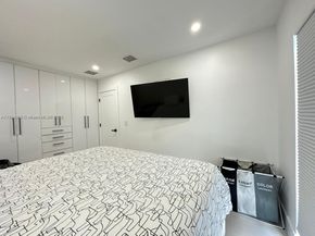 8320 Taft St, Pembroke Pines FL 33024
