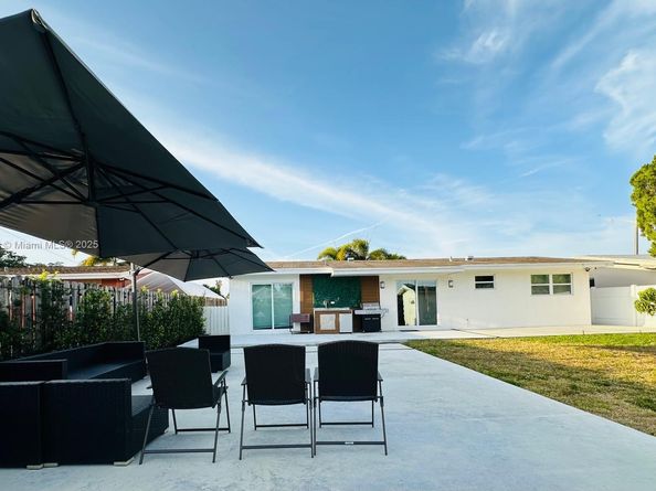 8320 Taft St, Pembroke Pines FL 33024