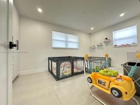 8320 Taft St, Pembroke Pines FL 33024