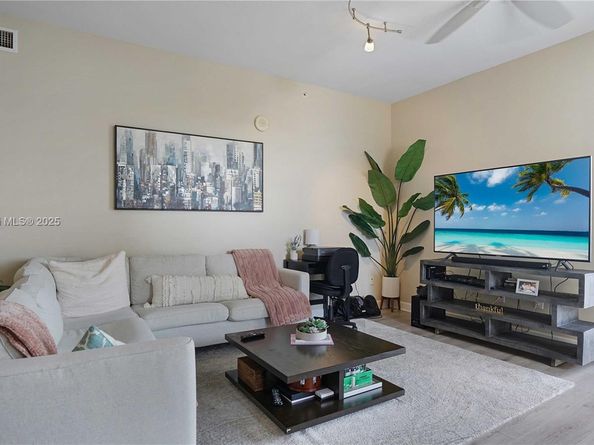 8390 SW 72nd Ave 811, Miami FL 33143