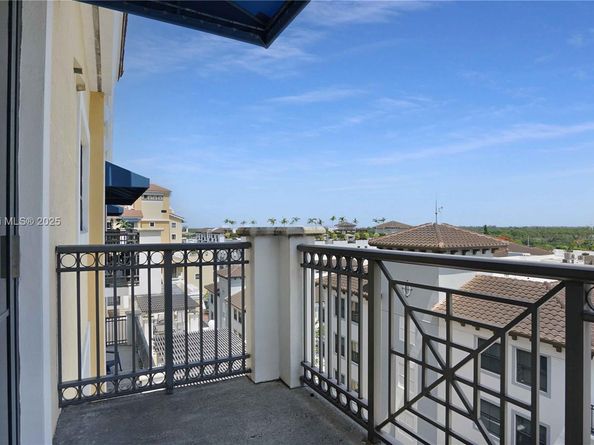 8390 SW 72nd Ave 811, Miami FL 33143