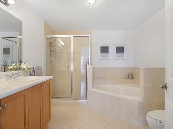 8390 SW 72nd Ave 811, Miami FL 33143