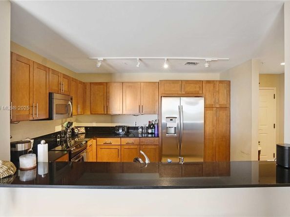 8390 SW 72nd Ave 811, Miami FL 33143
